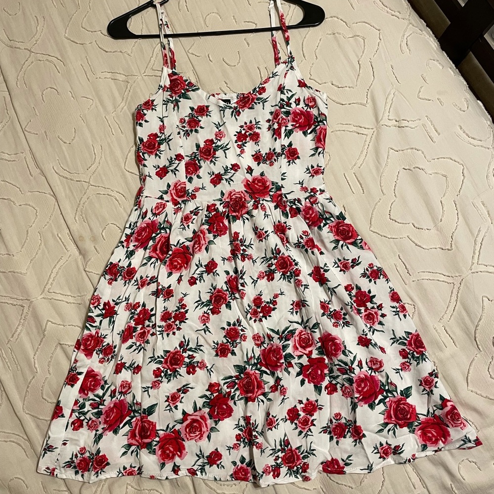 NWT Women’s Size 6 H&M Sundress!!